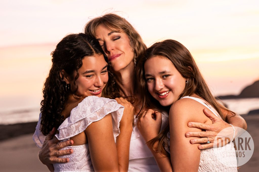 best-mom-teen-daughters-pose-oc