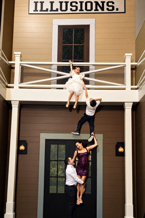 Creative unique family photo pose ideas