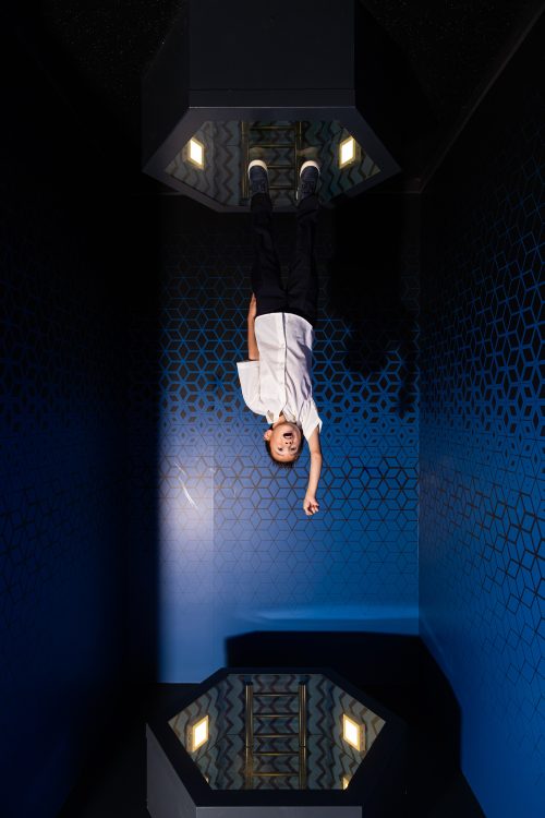 fun illusion family photographer